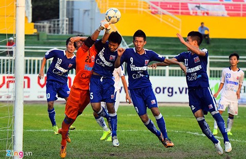 Bóng đá chuyên nghiệp Việt Nam: Như cái chợ…