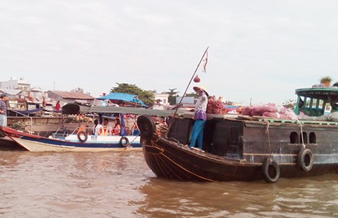 Không can thiệp thô bạo vào chợ nổi Cái Răng