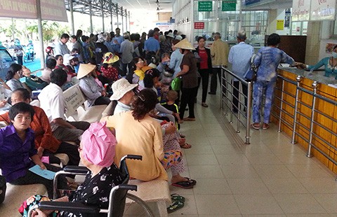 Bệnh viện hết… thuốc, bệnh nhân kêu trời