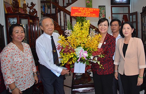 Lãnh đạo TP.HCM thăm các nhà giáo tiêu biểu