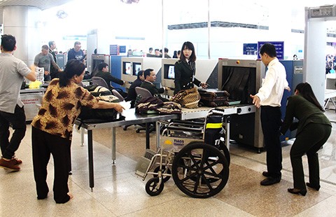Bớt thủ tục cho khách qua sân bay Tân Sơn Nhất