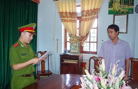 Khởi tố hai cán bộ lập hồ sơ khống rút tiền bồi thường