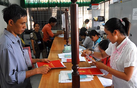 Giấy nhà, đất: Có phải hễ tranh chấp là hủy?