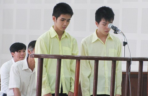 Sơ thẩm kết lừa đảo, phúc thẩm tuyên cướp giật