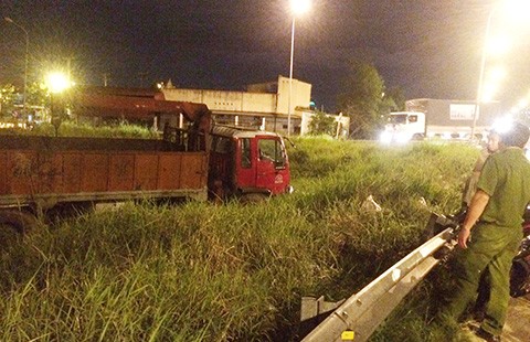Xe lao dốc không thắng khoảng 2 km