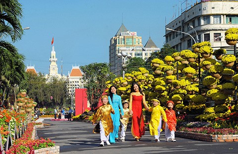 Tết Bính Thân, TP.HCM có đường hoa dài gần 700 m