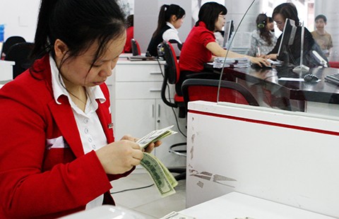 Làm gì khi gửi đôla, không được hưởng lãi?