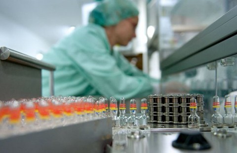 Dân Pháp cũng lao đao vì thiếu vaccine
