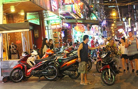 Dẹp loạn vỉa hè: Chẳng lẽ bó tay?
