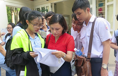 Đề sinh hay, sử khó có điểm cao