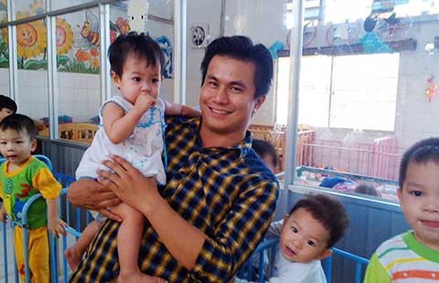 Từ cậu bé tự kỷ đến mong ước phụng sự