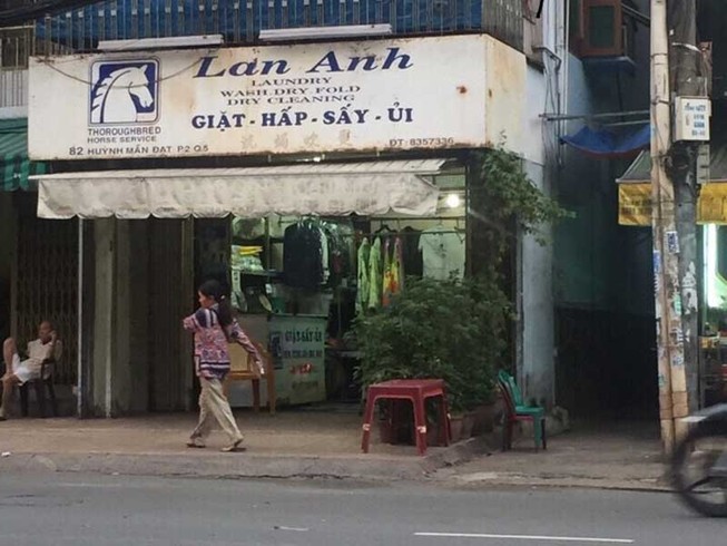 2 người nước ngoài ở lì trong nhà người khác