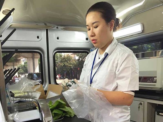 Đưa 3 xe kiểm nghiệm nhanh thực phẩm vào hoạt động