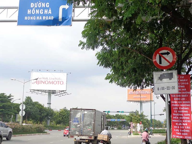 TP.HCM lo kẹt xe trầm trọng vì biển báo cấm xe tải mới