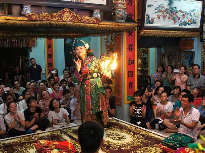 ‘Được vinh danh rồi thì ngăn ngừa lố lăng!’