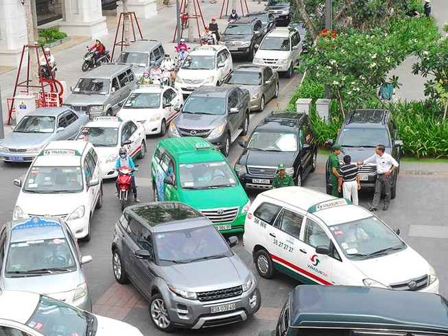 Đậu xe trung tâm TP.HCM phải móc thêm hầu bao