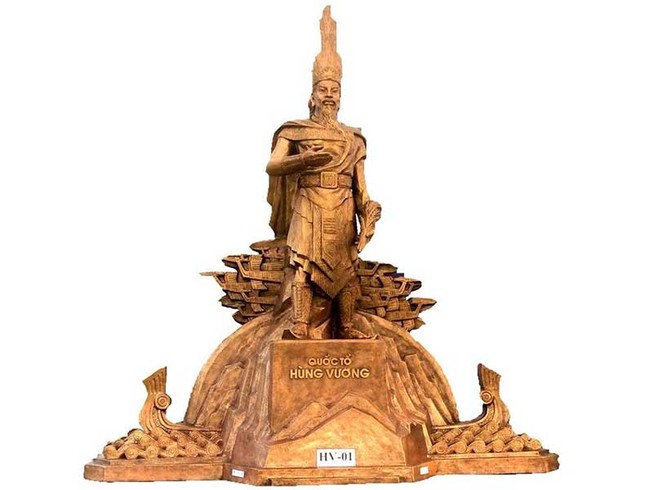 Trình mẫu phác thảo tượng đài Hùng Vương