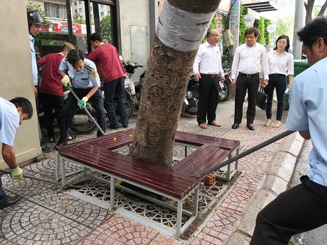 Lãnh đạo quận 1 kiểm tra, dẹp lấn chiếm vỉa hè