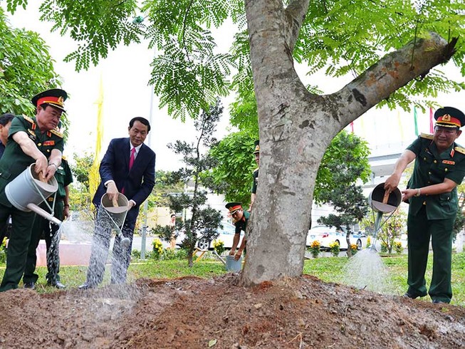 Quân khu 9 tăng cường đoàn kết với quân đội Campuchia