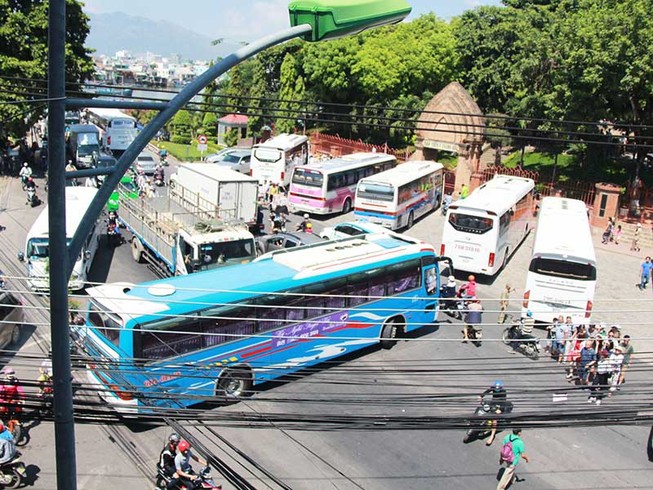 Nha Trang kẹt cứng vì quá đông xe du lịch