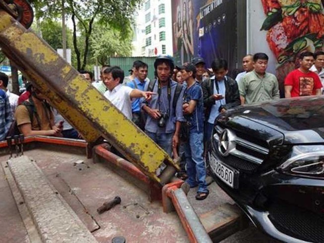 Đúng, sai từ lệnh cẩu xe của ông Hải
