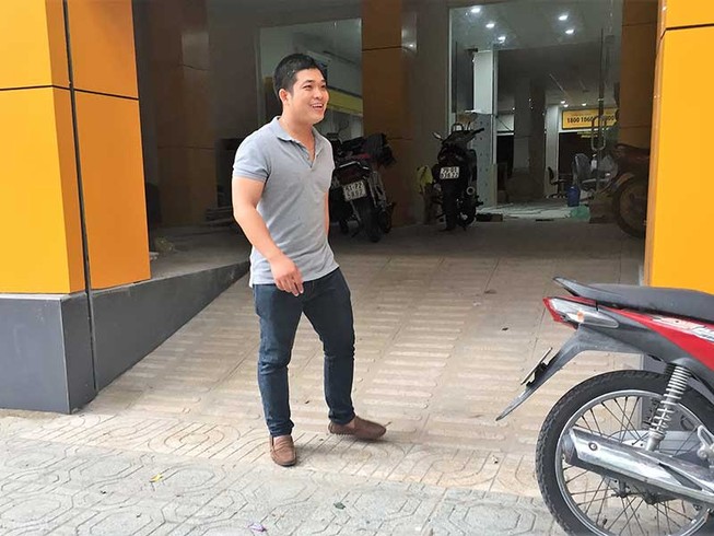 Tam cấp lấn vỉa hè đã lùi vào trong nhà