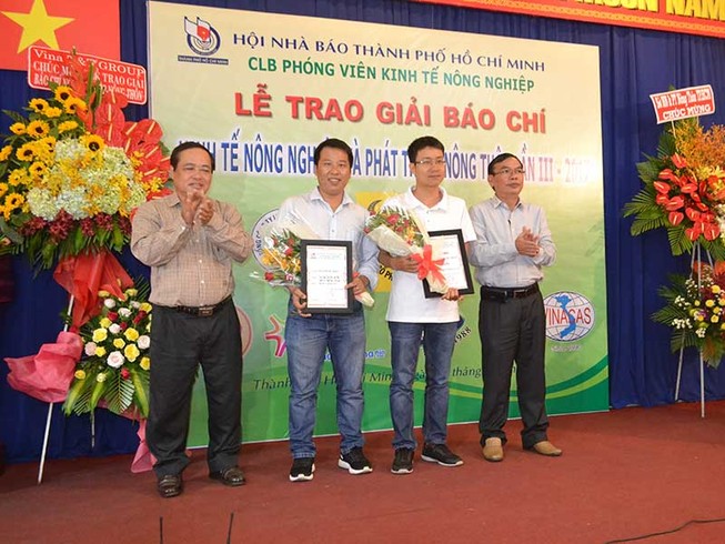 Báo Pháp Luật TP.HCM nhận 2 giải báo chí