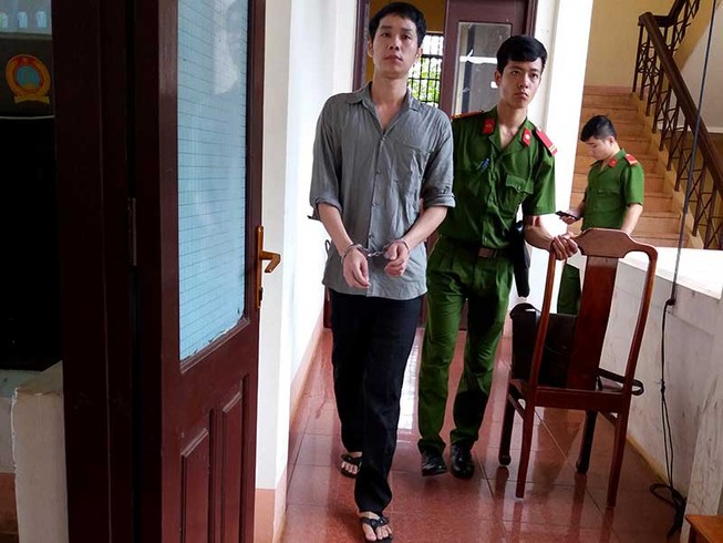 Cha bị cáo: 'Con tôi nói nhận tội vì ngột ngạt quá'