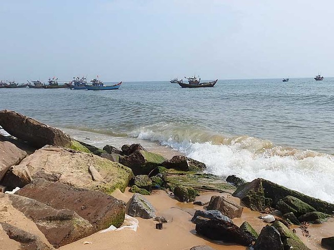 EVN xin đổ chất thải xuống đất, biển Quảng Bình