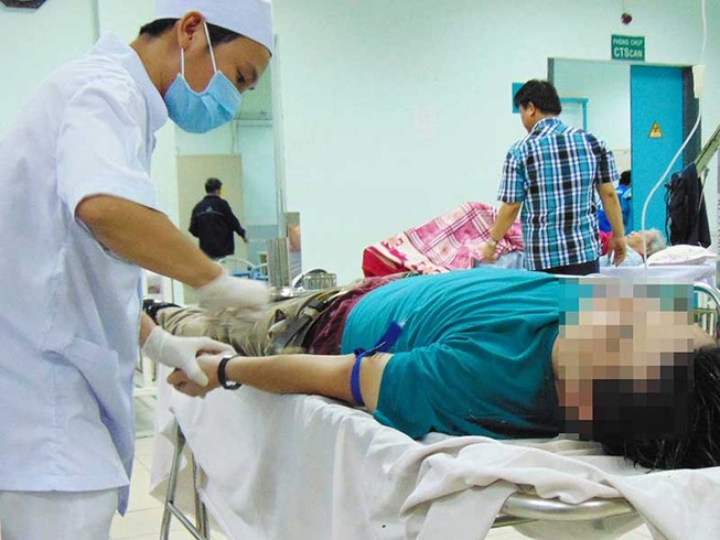 Bác sĩ mệt phờ râu với bệnh nhân ‘lạ’
