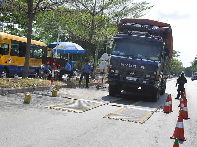 Xe quá tải, người chất hàng cũng bị xử lý
