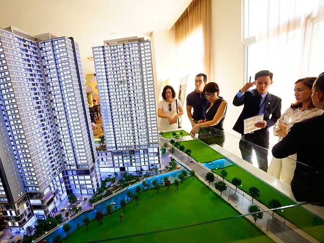 Tiền đổ vào bất động sản, lo bong bóng trở lại