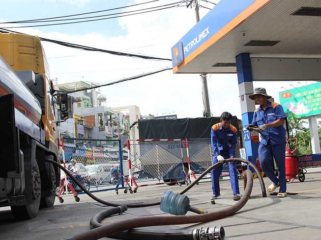 Tăng thuế xăng dầu dân làm sao ‘thoát’?