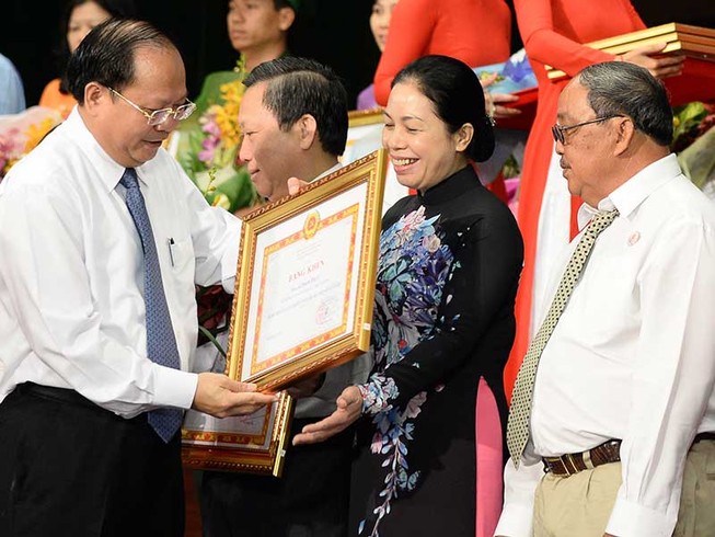 Vinh danh những con người không nói suông về đạo đức