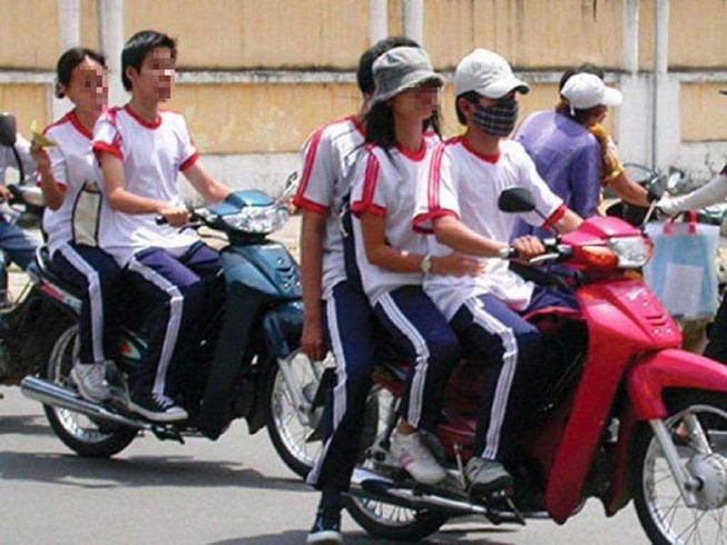 Để học sinh đi xe máy, người cho mượn cũng bị phạt