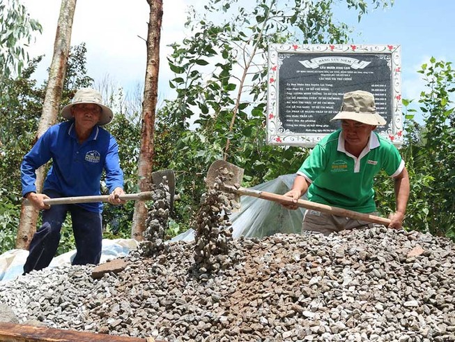 Đội cầu đường của những lão nông ngoài 60 tuổi