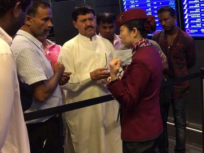 Giá dầu tuột dốc không phanh vì khủng hoảng Qatar