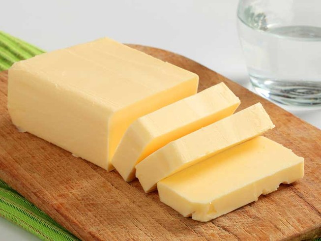 Vì sao nên hạn chế bơ động vật?