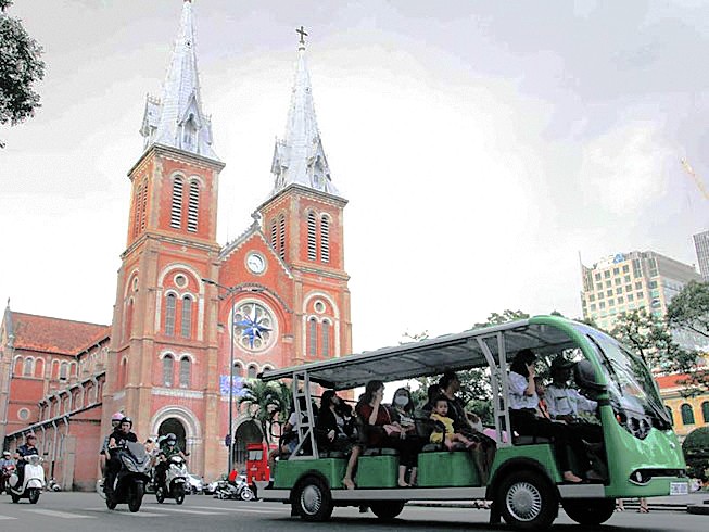 Thí điểm xe điện chở khách trong khu vực hạn chế