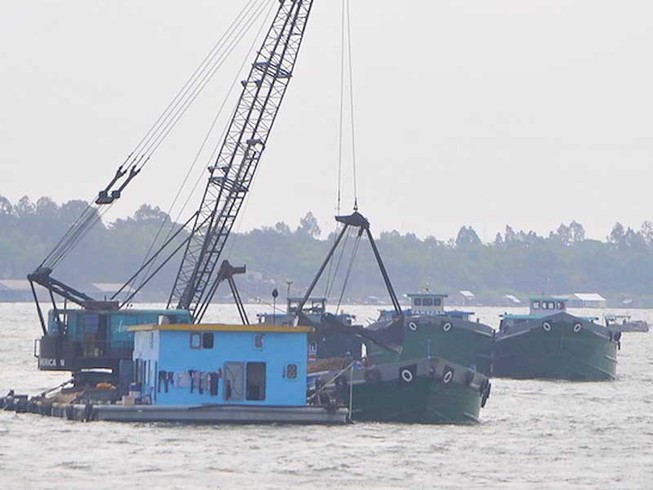 Giá cát tăng gấp 3 lần, nhiều tỉnh kêu cứu