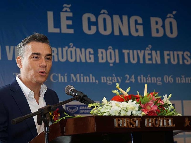 Kẻ chuyên phá trật tự nhàm chán