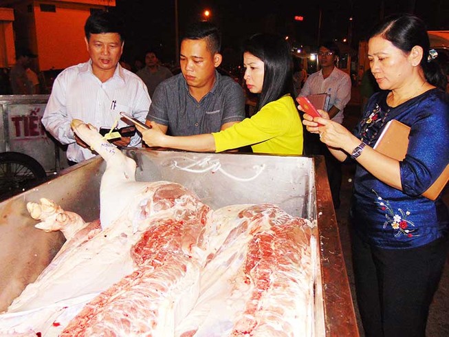 Cấp giấy kiểm dịch thịt: Hai bên chỉ qua chỉ lại