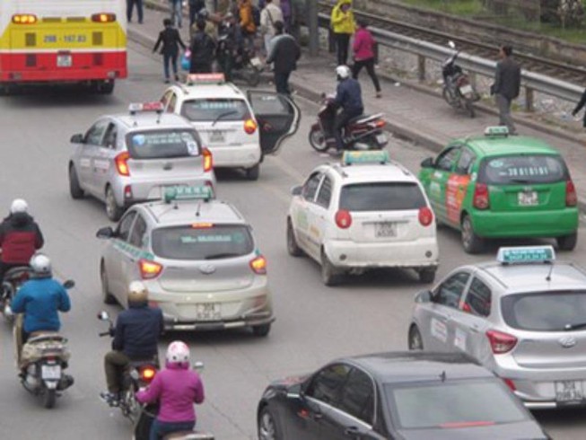 Chia taxi theo vùng là hạ sách!