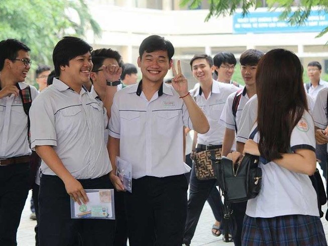 Điểm thi THPT quốc gia: 10 nhiều, dưới 5 cũng không ít