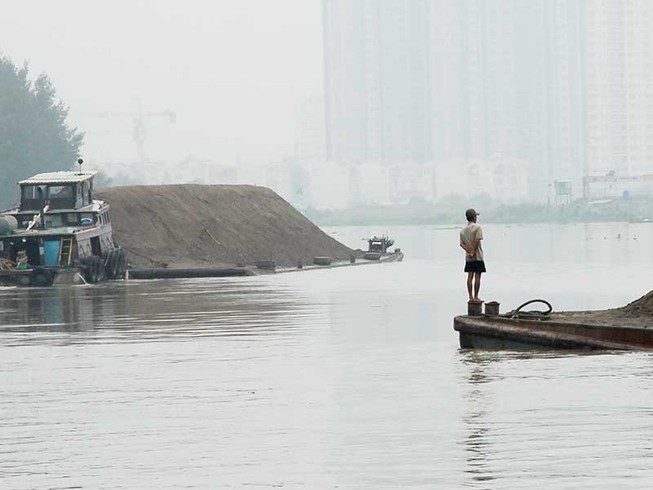 Chính phủ họp trực tuyến ‘giải cứu’ cát