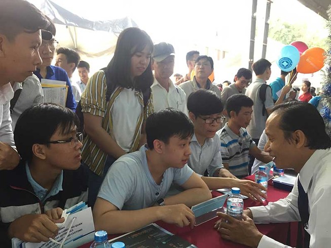Xét tuyển ĐH: Thí sinh tốp giữa vô thế khó