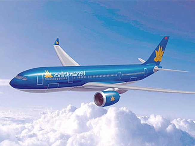 Máy bay lại bị chiếu đèn vào khoang lái tại Nội Bài