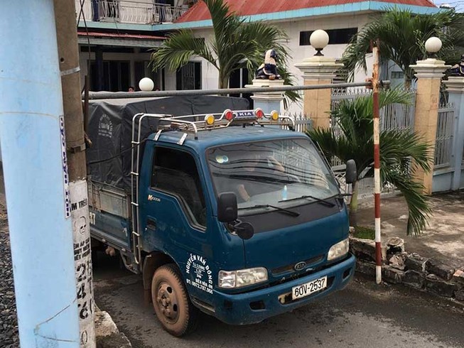 Dân kêu trời vì đường công cộng bị chắn barie