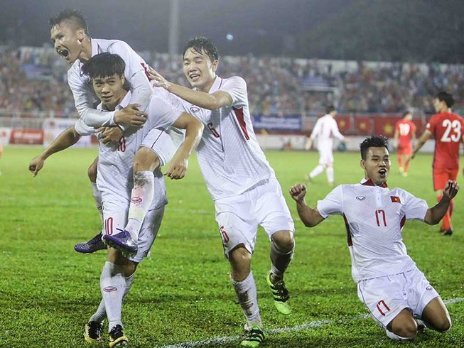 Đừng khen nhiều quá, cầu thủ Việt Nam tưởng thật!