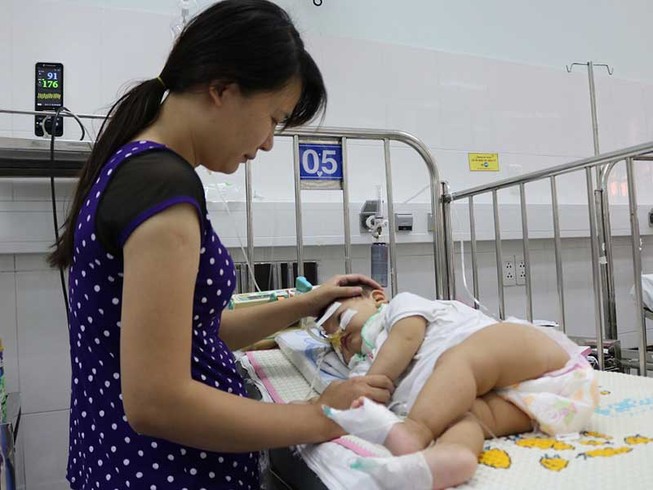 Bé Thanh Bình đang yếu dần
